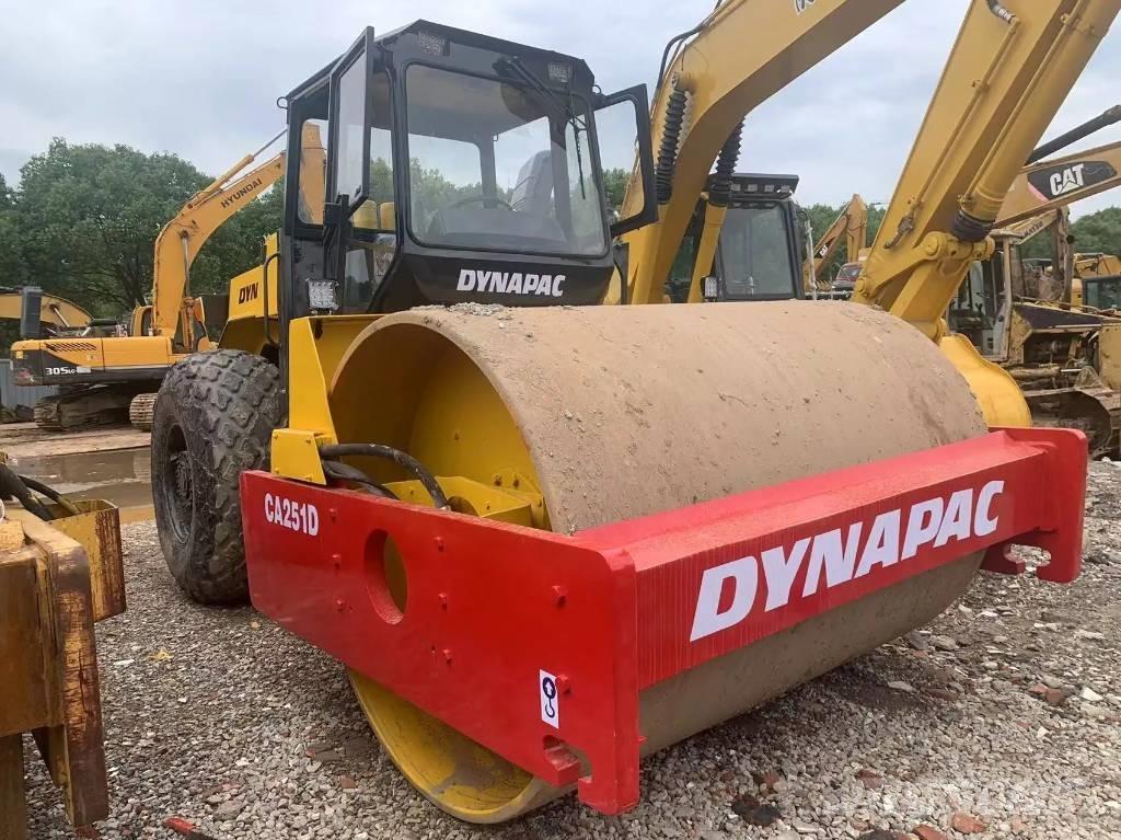 Dynapac CA 251 D 振動ローラ