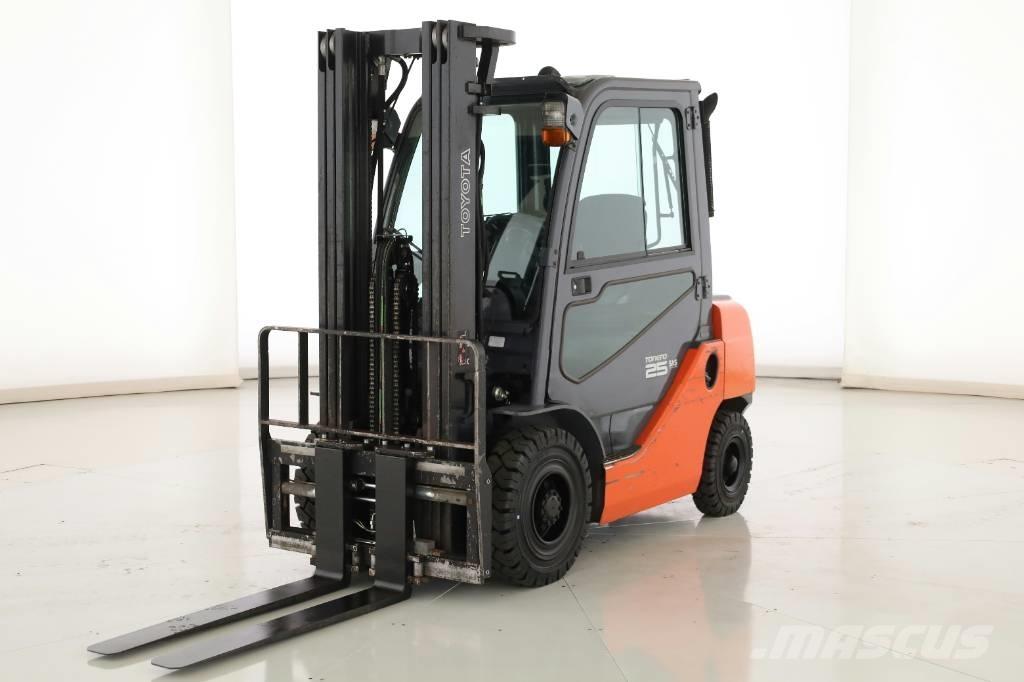 Toyota 02-8 FDF 25 ディーゼル・軽油