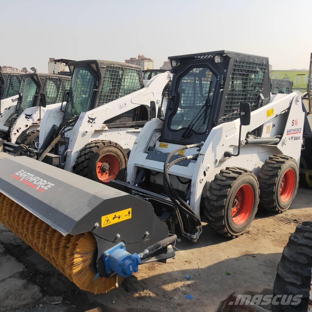 Bobcat S16 スキッドステアローダー