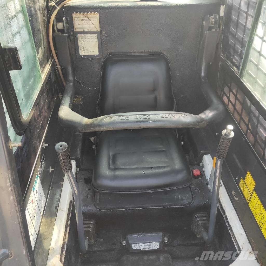 Bobcat S16 スキッドステアローダー