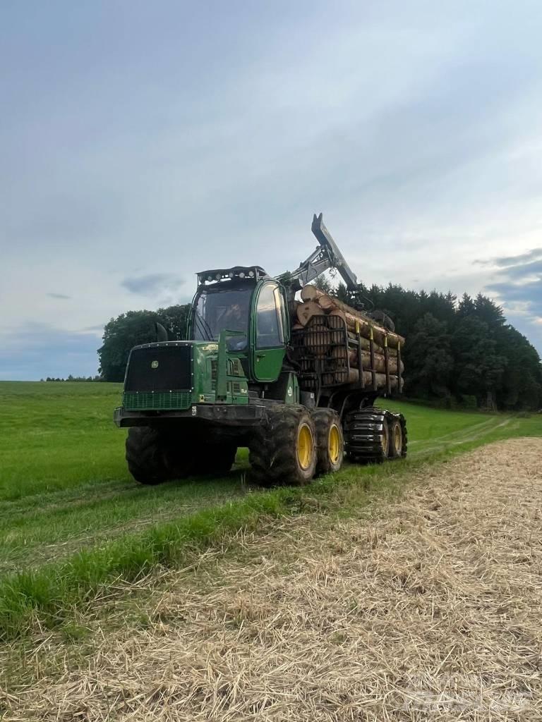 John Deere 1110E フォワーダー
