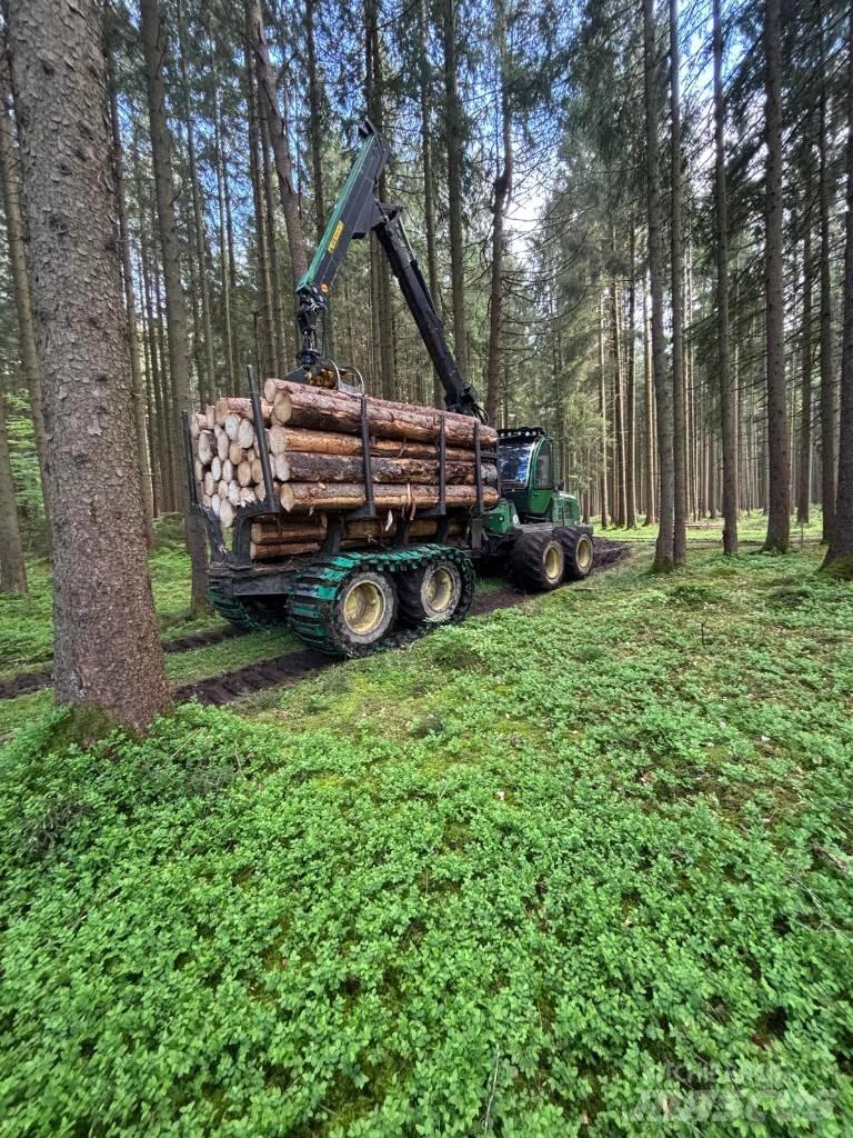John Deere 1110E フォワーダー