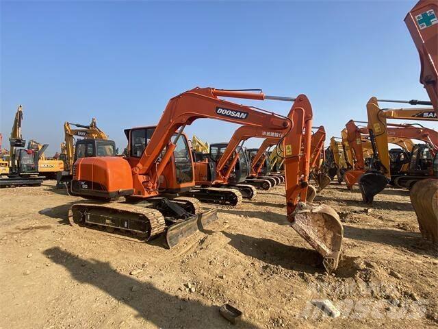 Doosan DX 80 ミニ油圧ショベル 7t以下（ミニユンボ・ミニディガー）