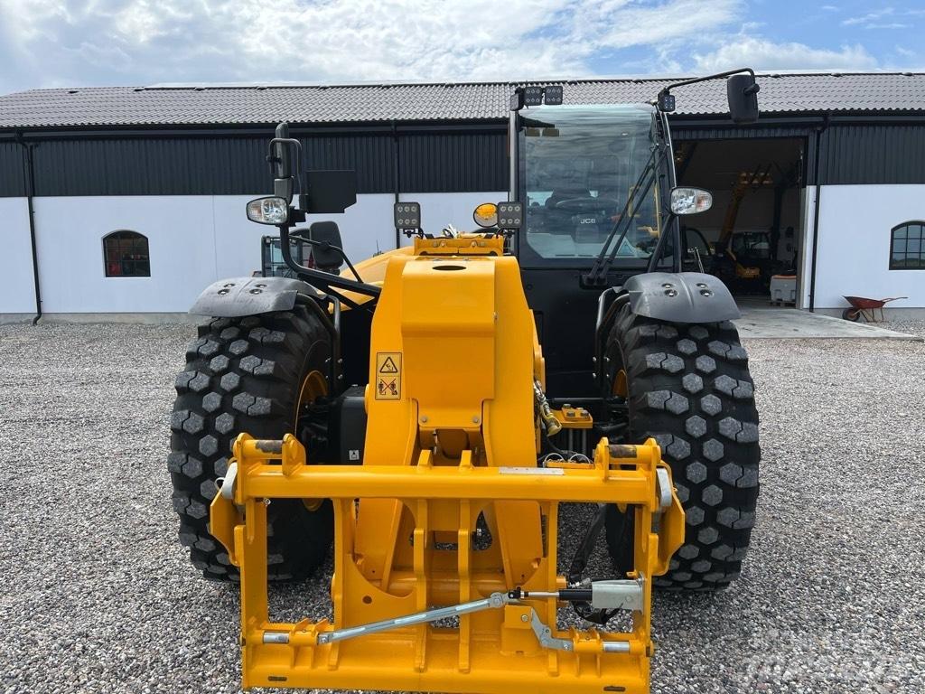 JCB 560-80 Agri Xtra テレスコーピックハンドラー