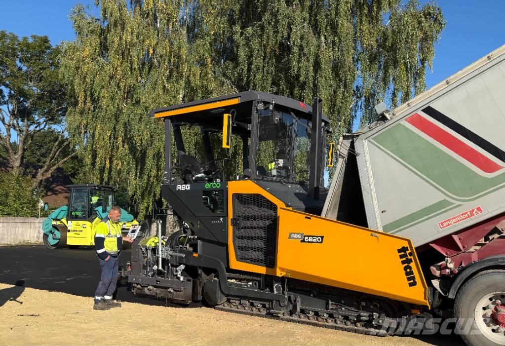ABG 6820 アスファルトフィニッシャ