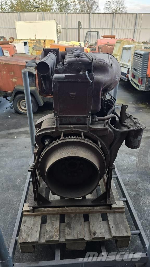 Deutz F4L514 エンジン