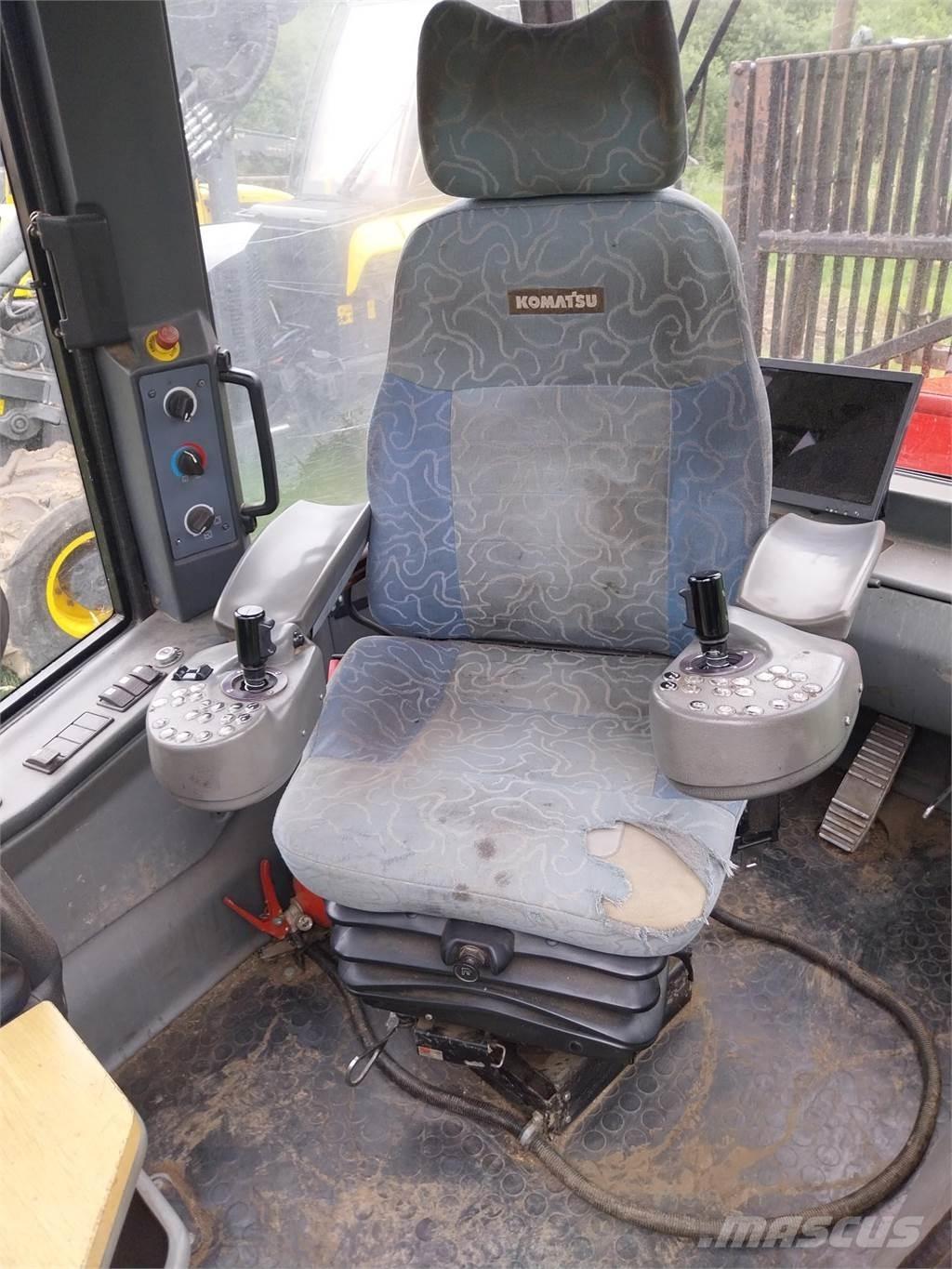 Komatsu 860.4 フォワーダー