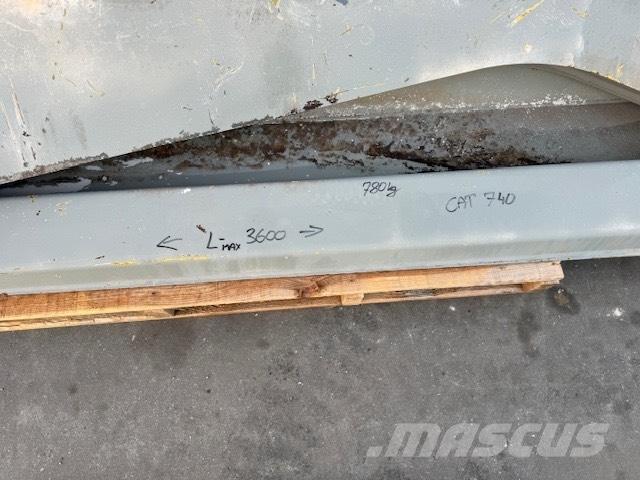 CAT 740 TAILGATE アーティキュレート式ダンプトラック