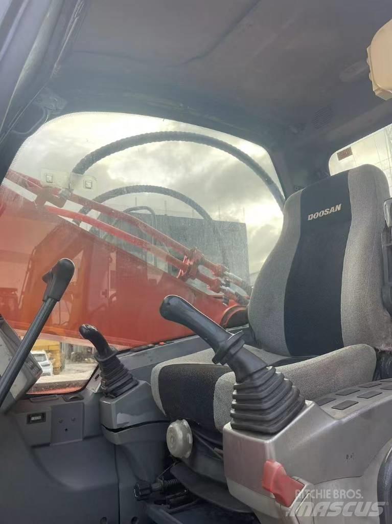 Doosan DX300LC-9C 大型油圧ショベル12t以上（パワーショベル・ユンボ）