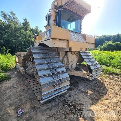 CAT D 6 T LGP ブルドーザー