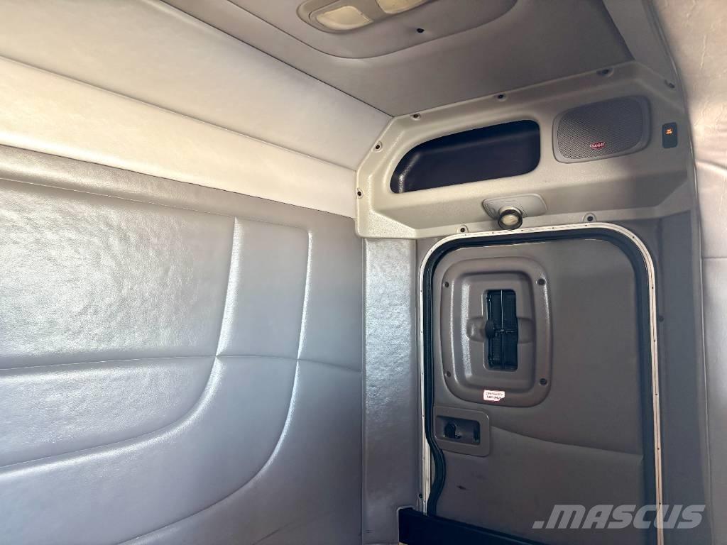 Peterbilt 367 中古トラクターヘッド | トレーラーヘッド