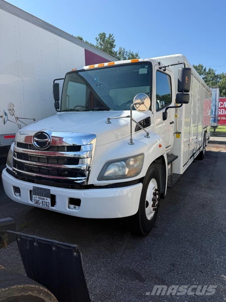 Hino 338 飲料運送車両