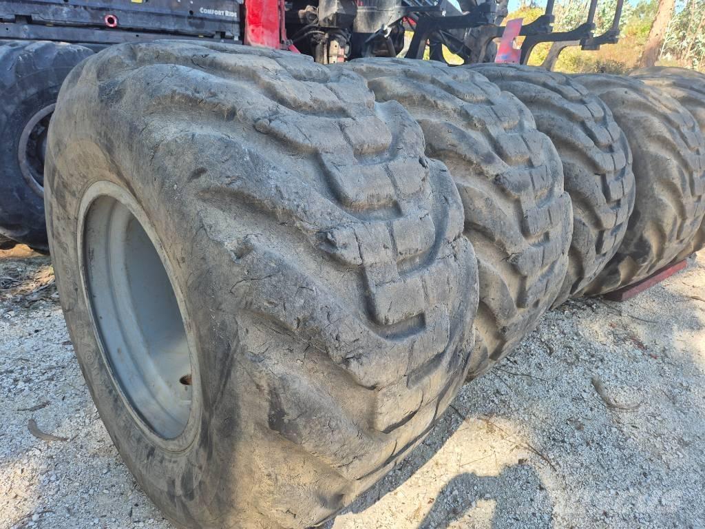Nokian FOREST KING タイヤ、ホイル、リム