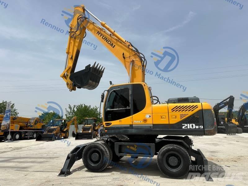 Hyundai R210W-9 ホイール式油圧ショベル（パワーショベル・ユンボ・バックホー）