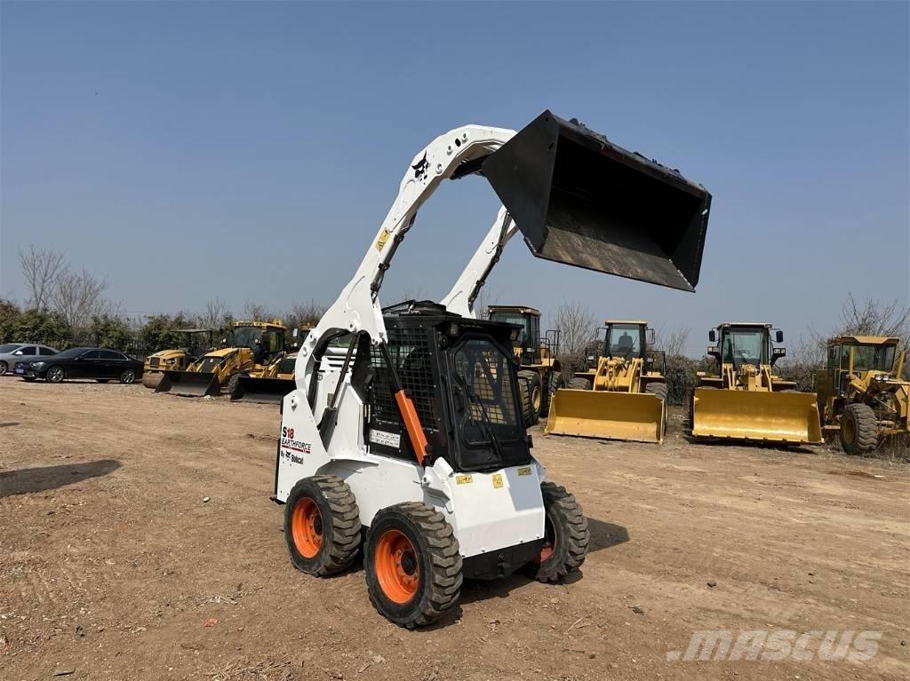 Bobcat S 18 スキッドステアローダー