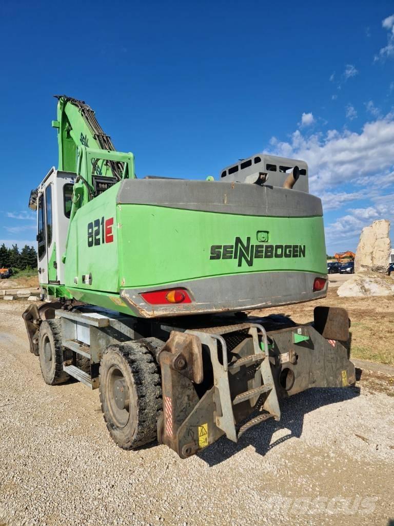 Sennebogen 821 E ホイール式油圧ショベル（パワーショベル・ユンボ・バックホー）