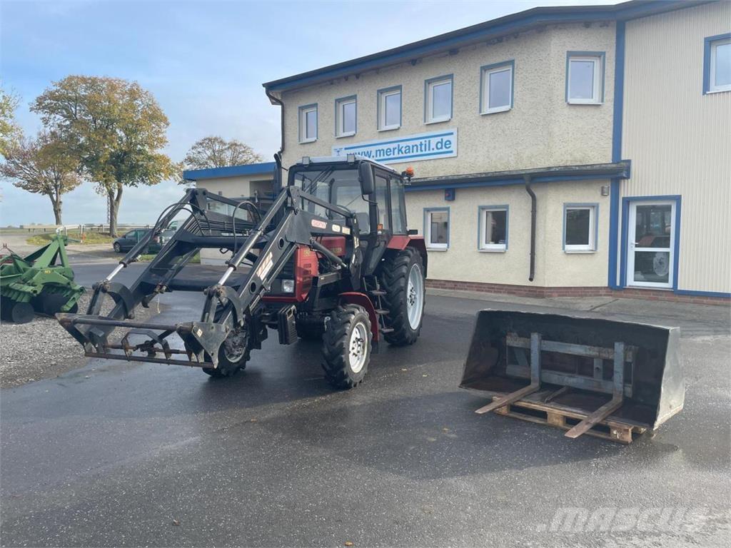 Belarus MTS 820 + FL トラクター