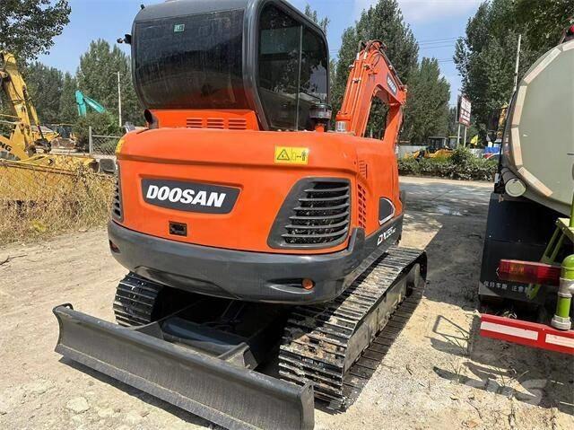 Doosan DX55 ミニ油圧ショベル 7t以下（ミニユンボ・ミニディガー）