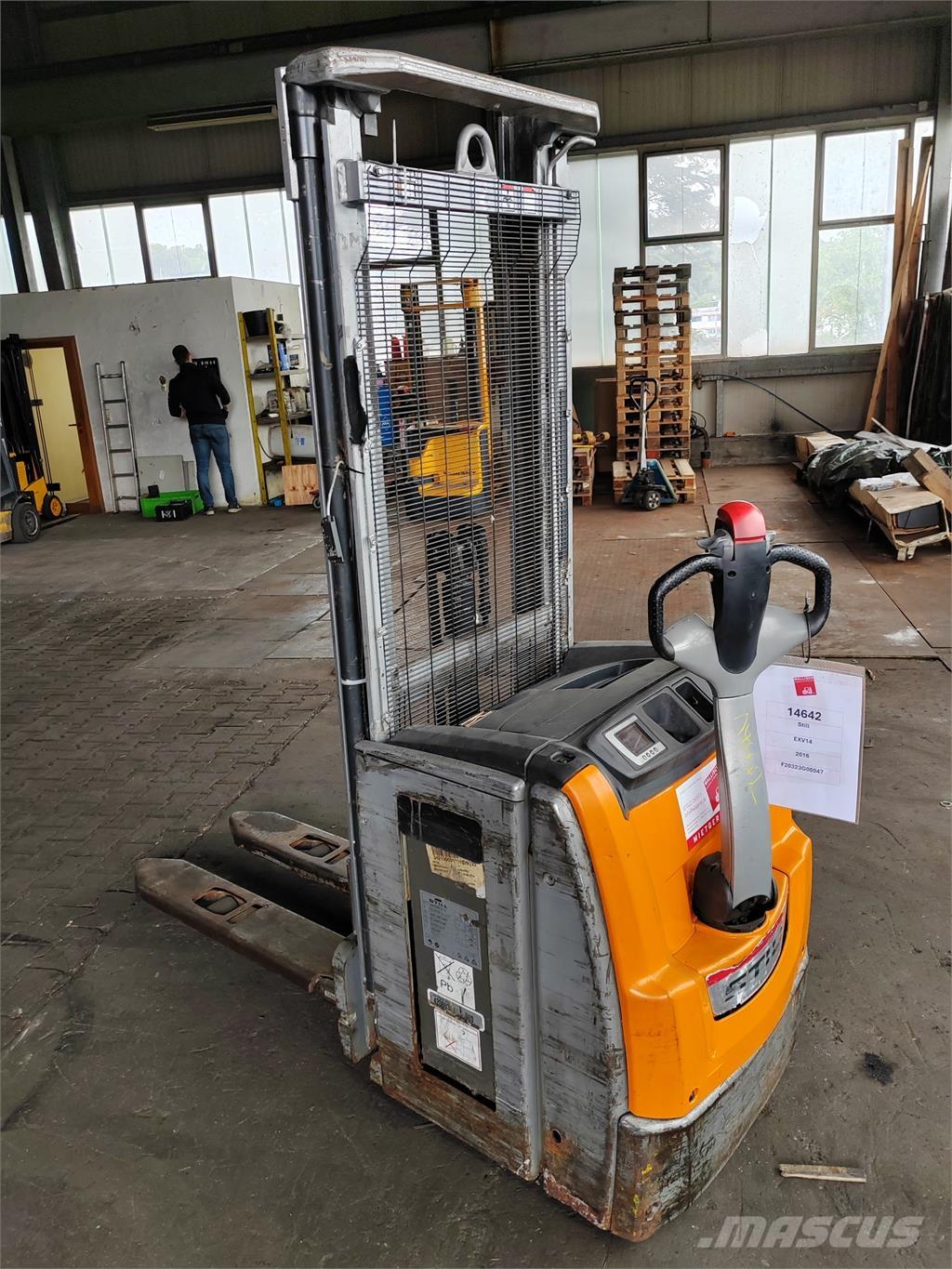 Still EXV14 自走式スタッカー