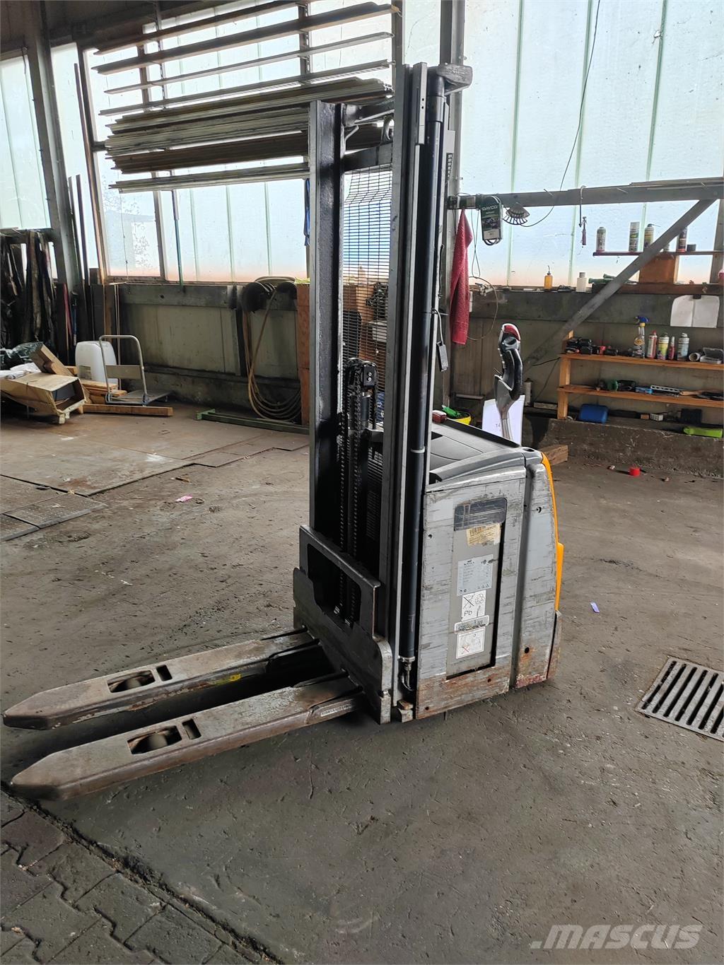 Still EXV14 自走式スタッカー