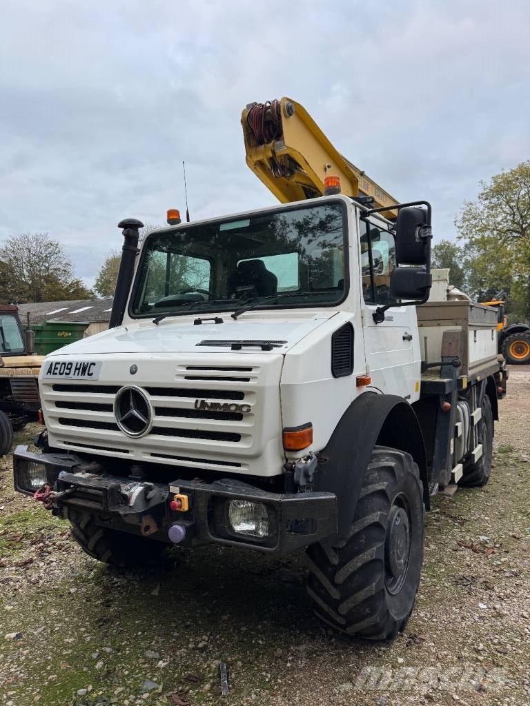 Mercedes-Benz unimog トラック高所作業車