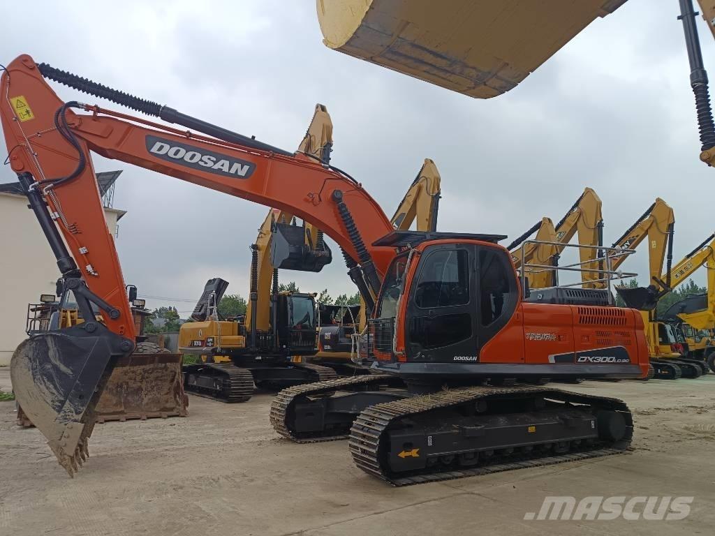 Doosan DX 300 LC 大型油圧ショベル12t以上（パワーショベル・ユンボ）