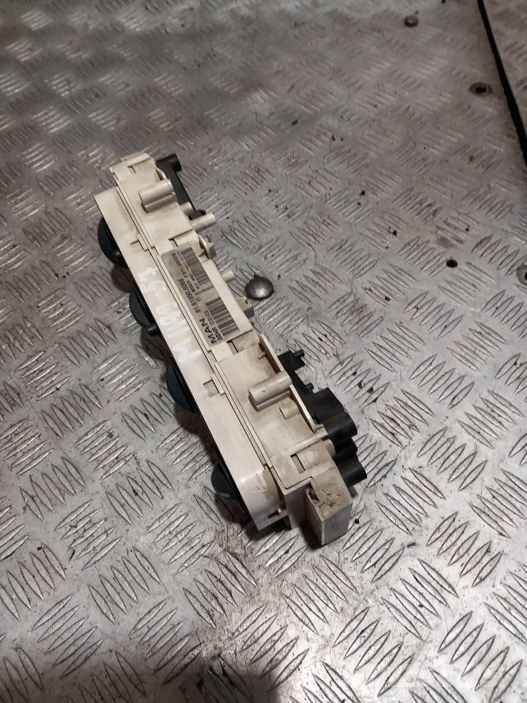 MAN TGM  81619096068 キャビン及び内装