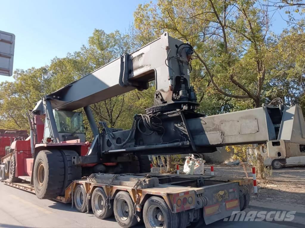 Kalmar DRT 450 リーチスタッカー