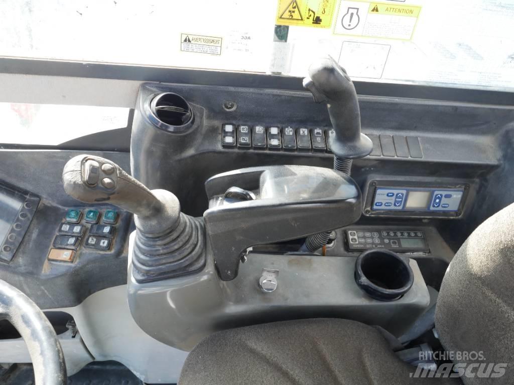 Takeuchi TB 295 W ホイール式油圧ショベル（パワーショベル・ユンボ・バックホー）