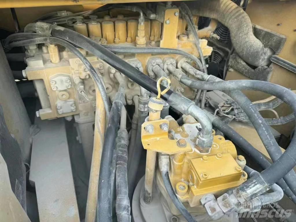 CAT 330 大型油圧ショベル12t以上（パワーショベル・ユンボ）