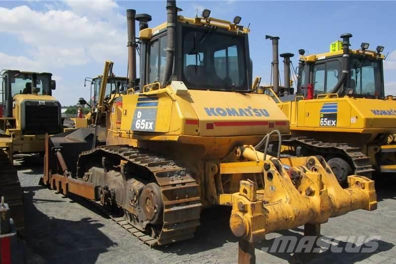 Komatsu D65 EX-16 ブルドーザー