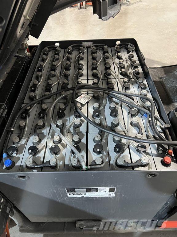 Linde E30-01 バッテリーフォークリフト