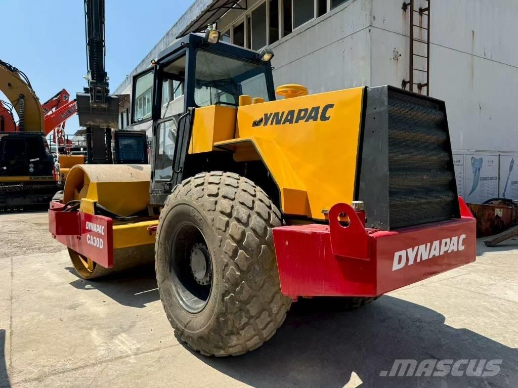 Dynapac CA 30 D 振動ローラ