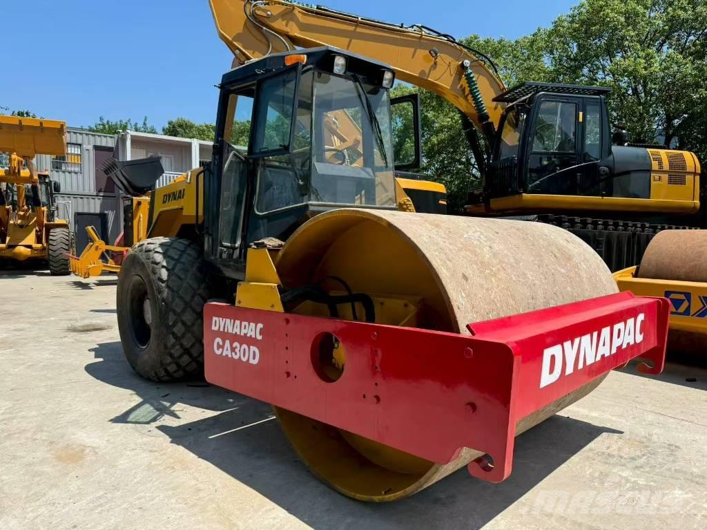 Dynapac CA 30 D 振動ローラ