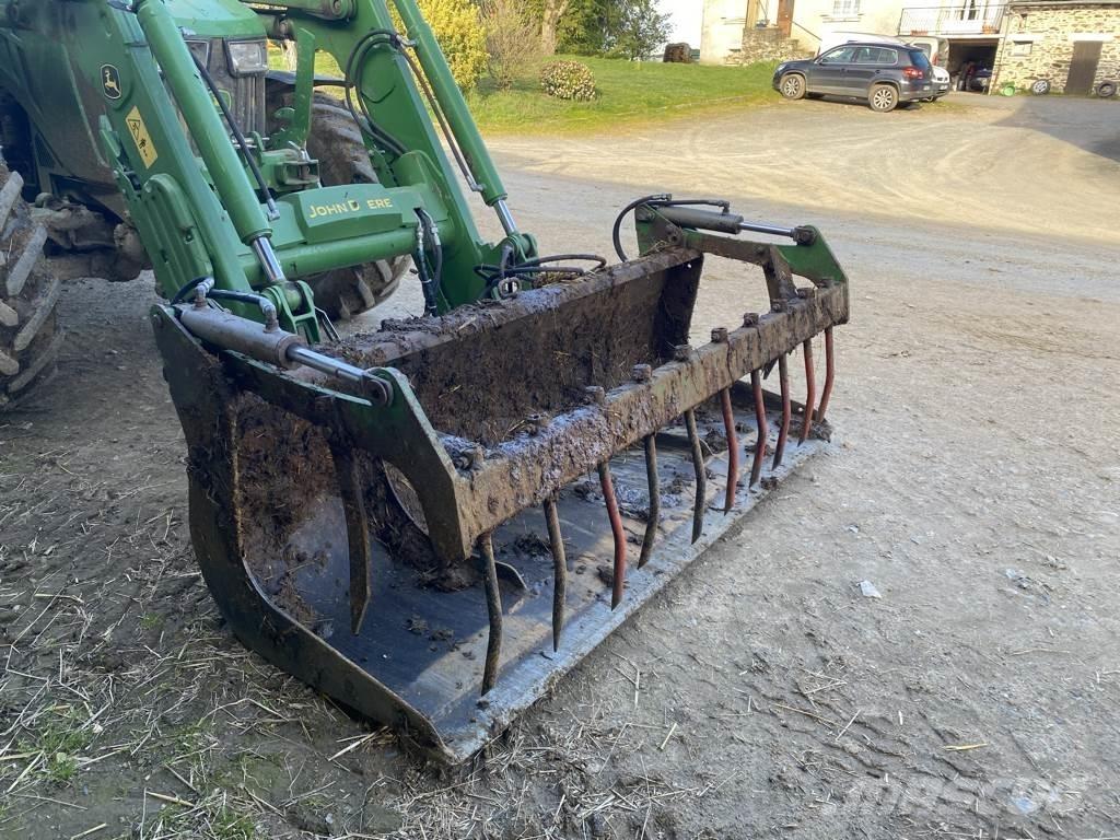 John Deere 5100 R トラクター