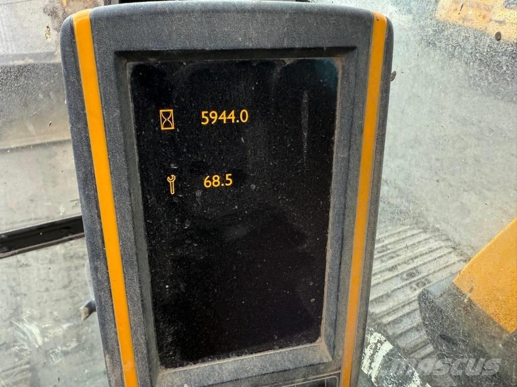 JCB JS 130 LC 大型油圧ショベル12t以上（パワーショベル・ユンボ）