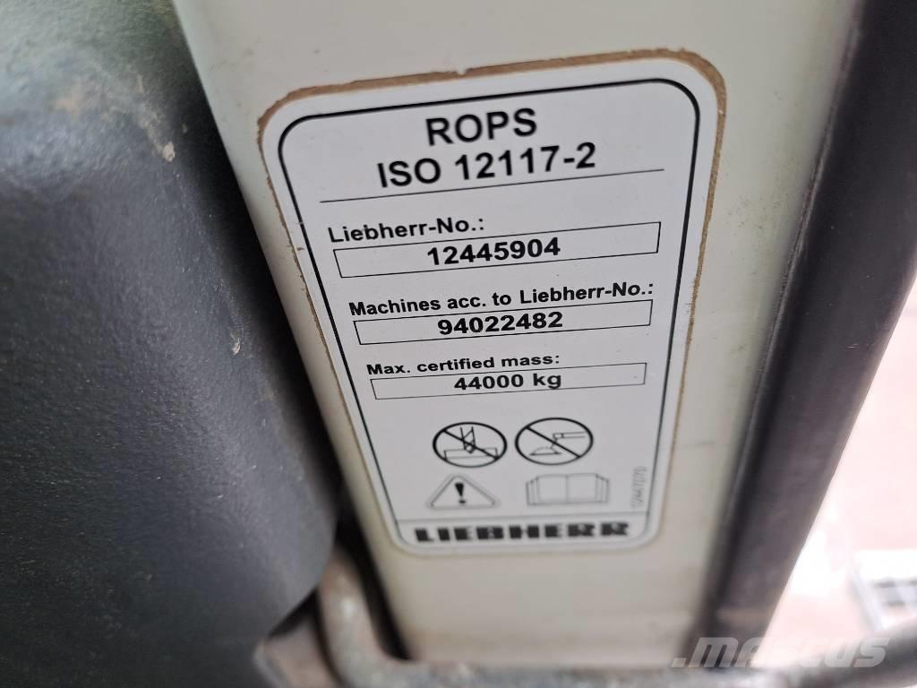 Liebherr R 946 大型油圧ショベル12t以上（パワーショベル・ユンボ）