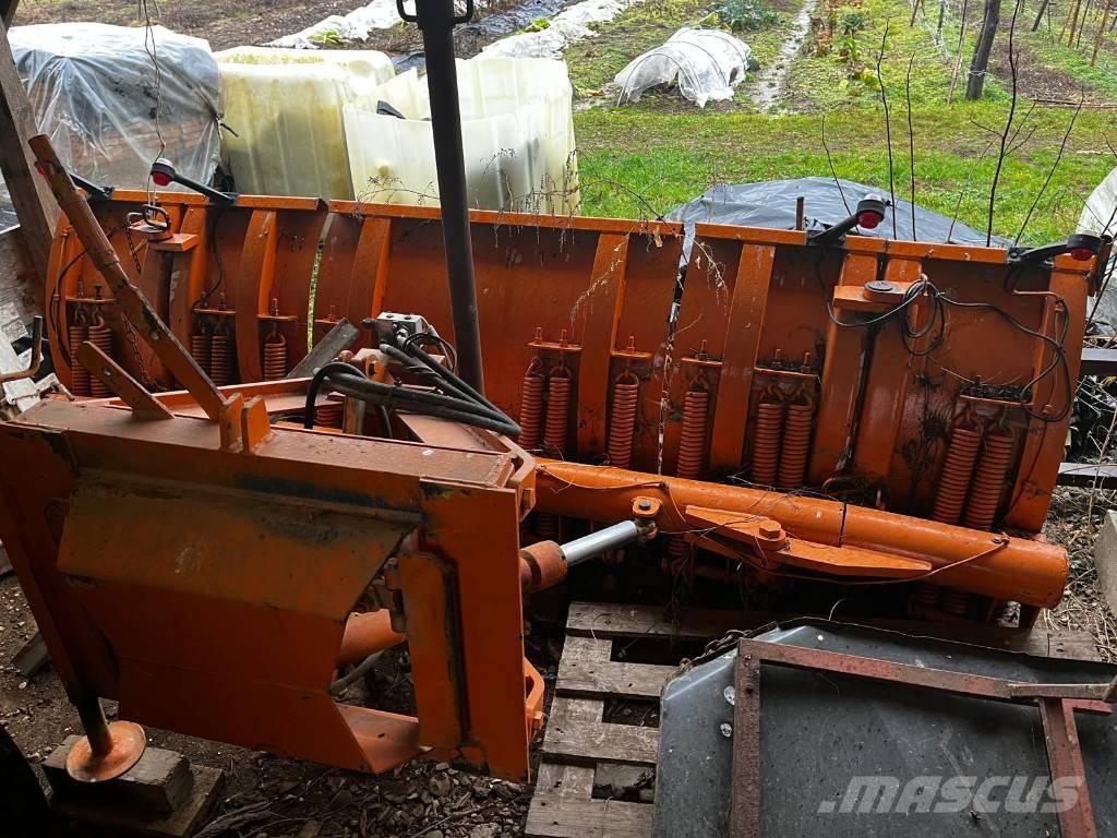  BOMBELLI LAMA 3 MT スノーブレードとプラウ