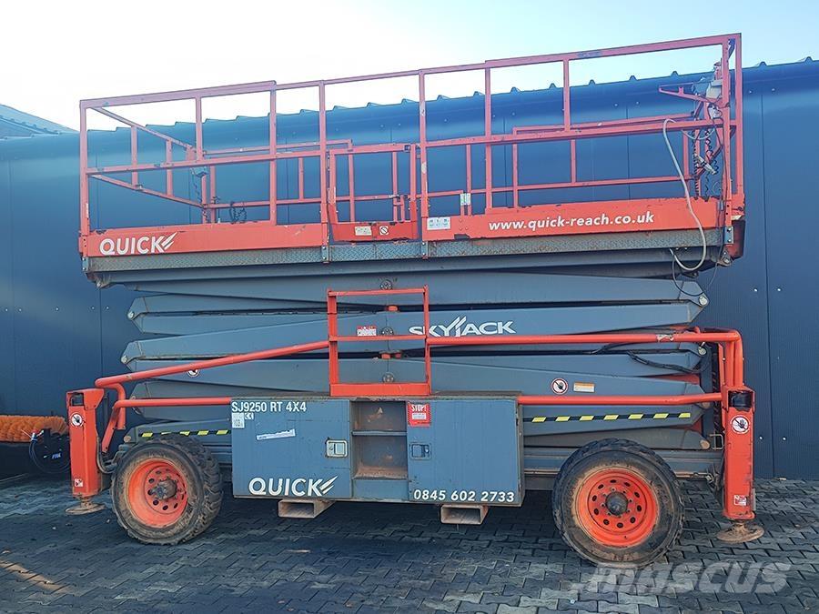 SkyJack SJ 9250 シザースリフト