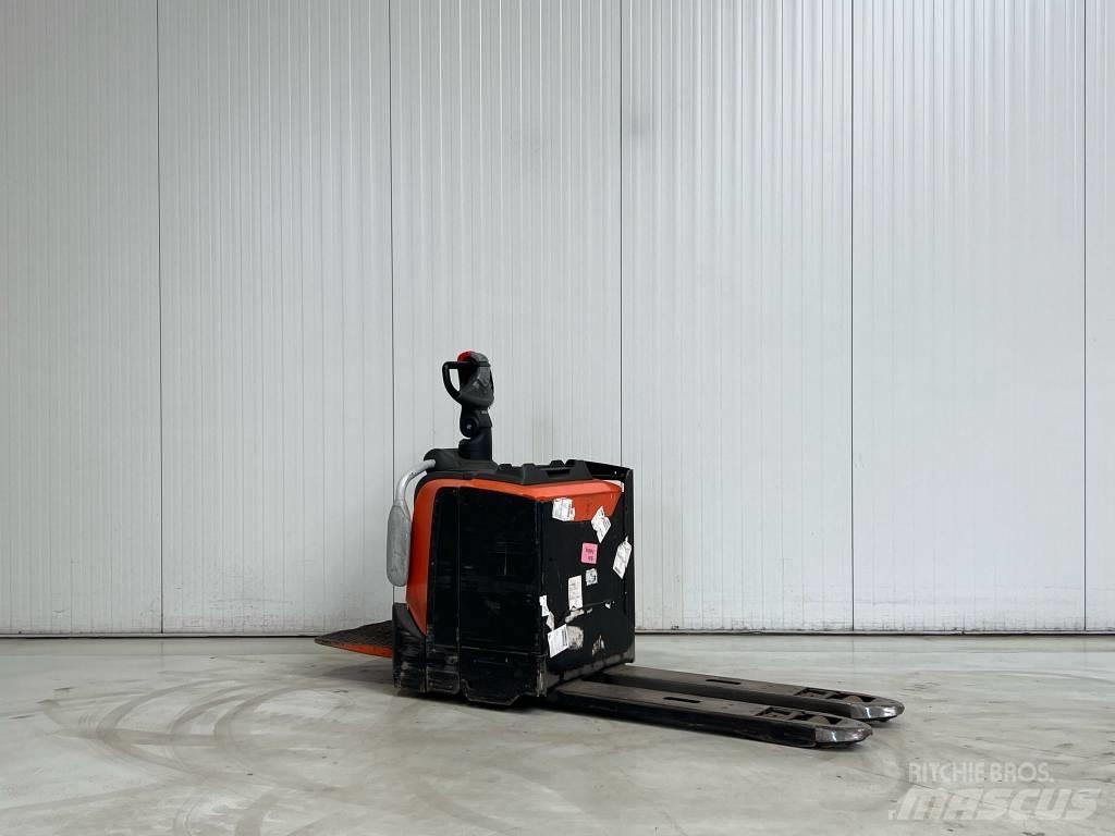 BT LPE250 ローリフトとプラットフォーム
