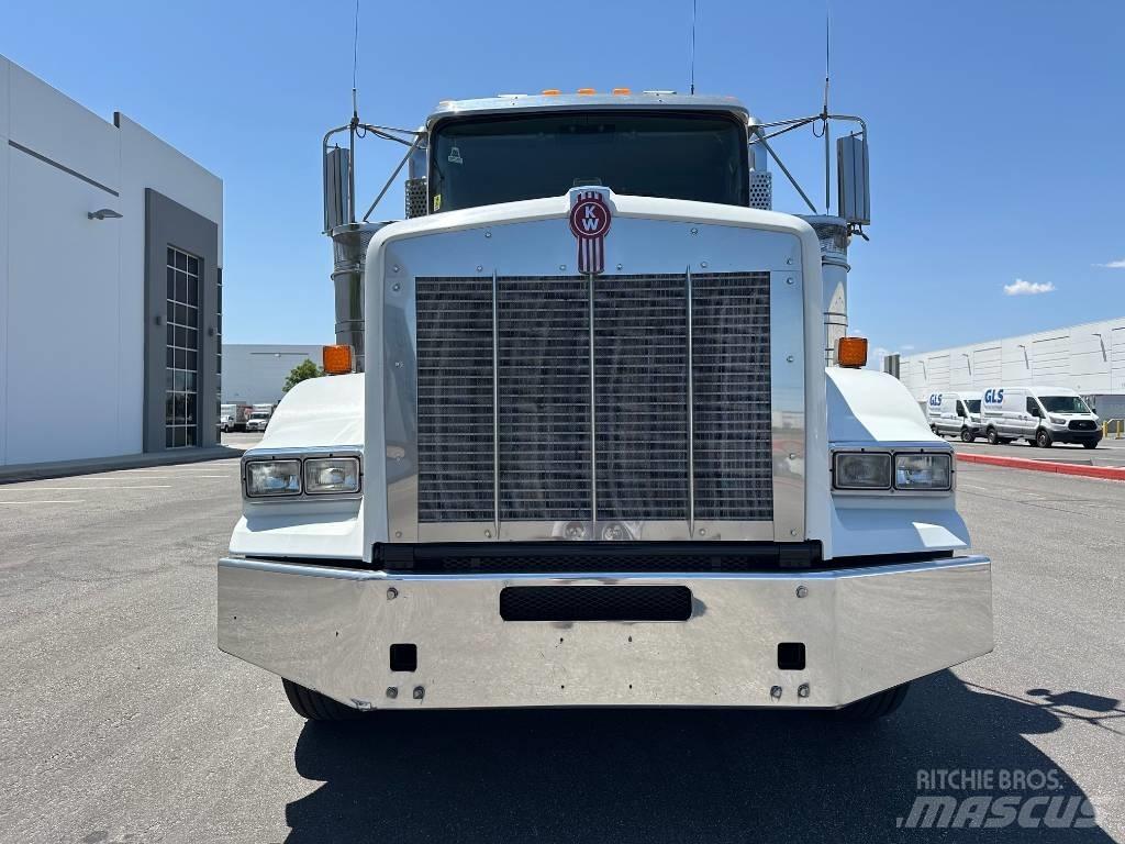 Kenworth T800 キャブ付きシャーシ