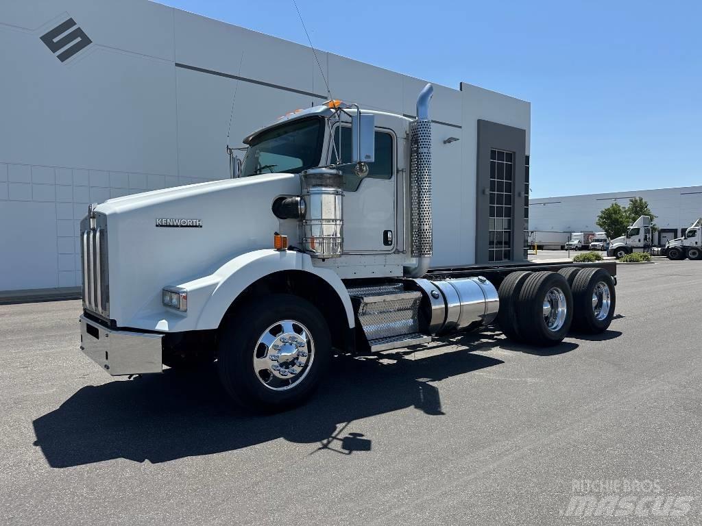 Kenworth T800 キャブ付きシャーシ