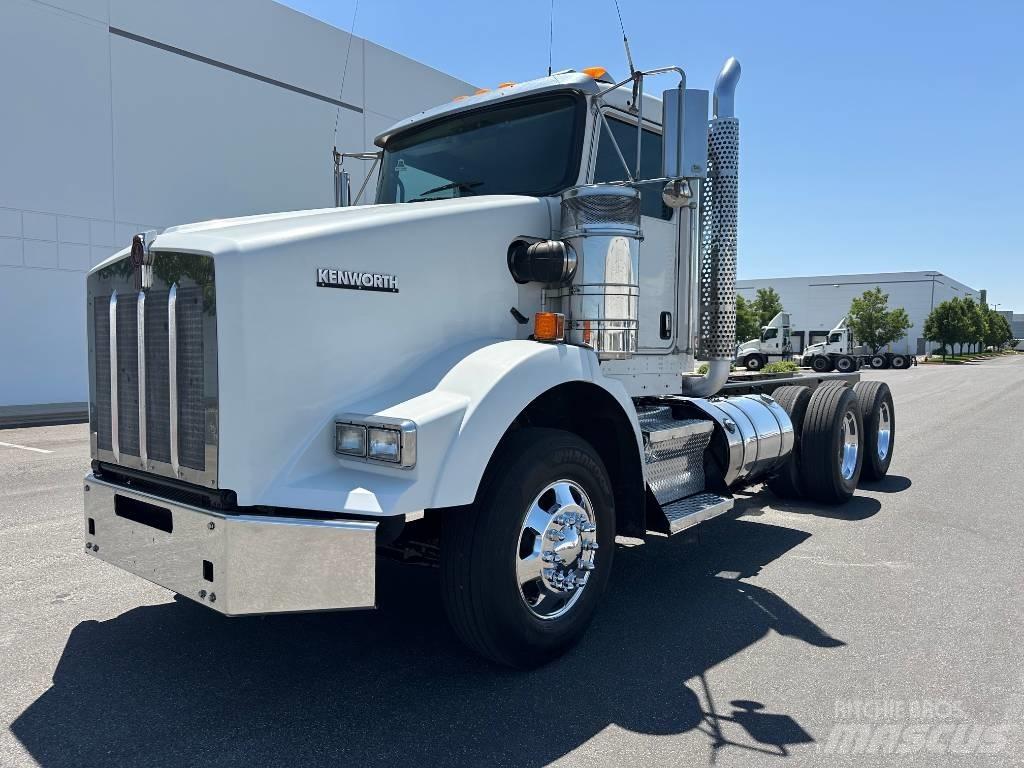 Kenworth T800 キャブ付きシャーシ