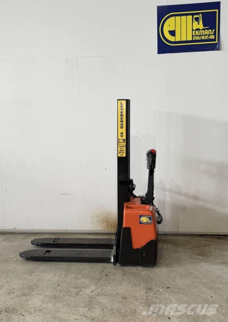 BT truck HWE 100 自走式スタッカー