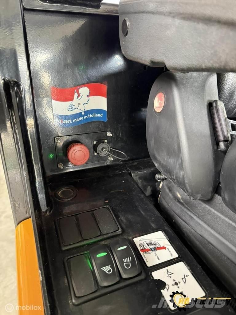 GiANT G2200E ホイールローダー・タイヤショベル