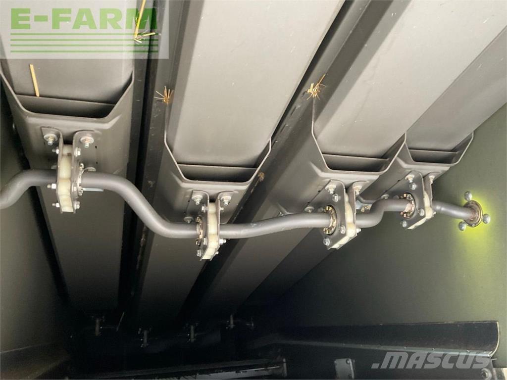 CLAAS AVERO 240 コンバイン