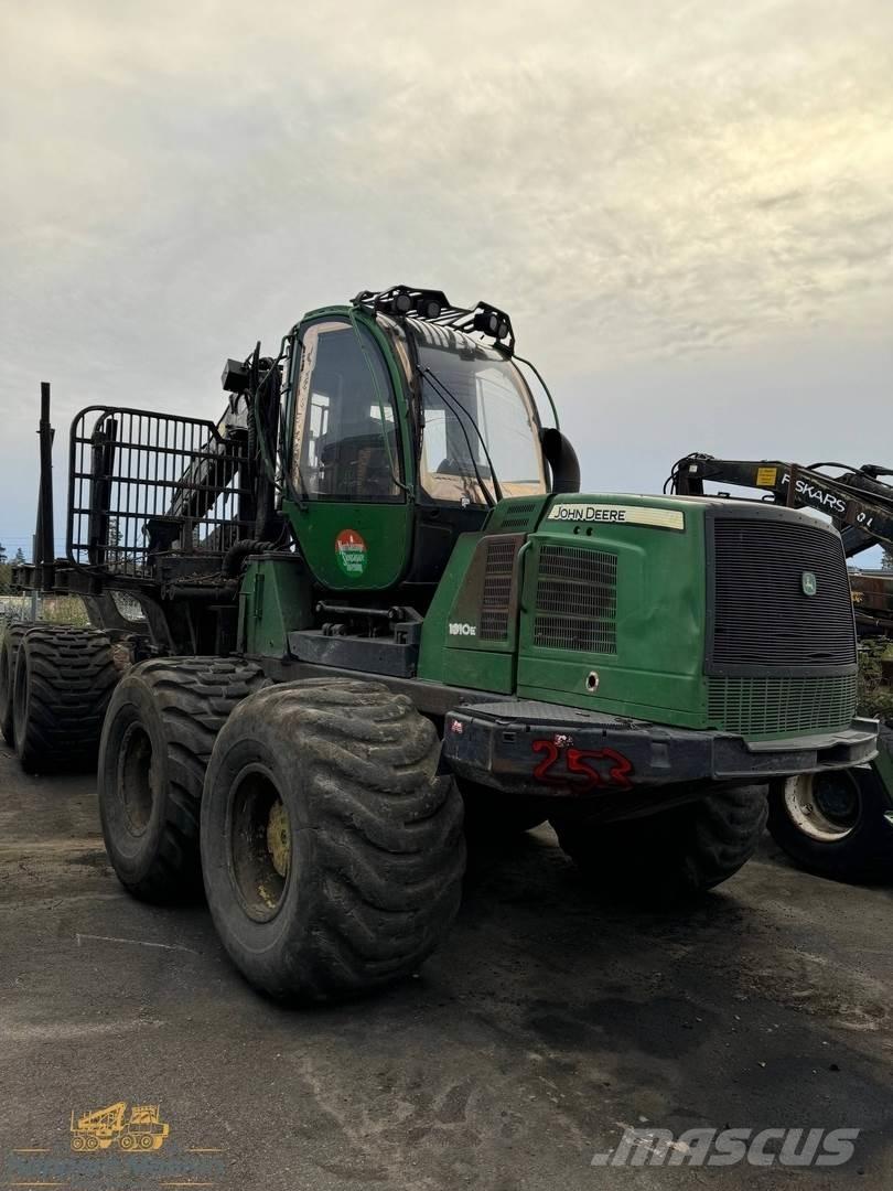 John Deere 1910E フォワーダー