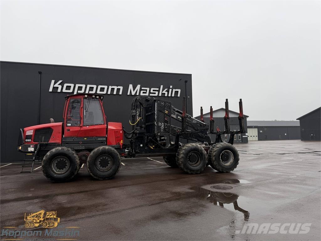 Komatsu 895 フォワーダー