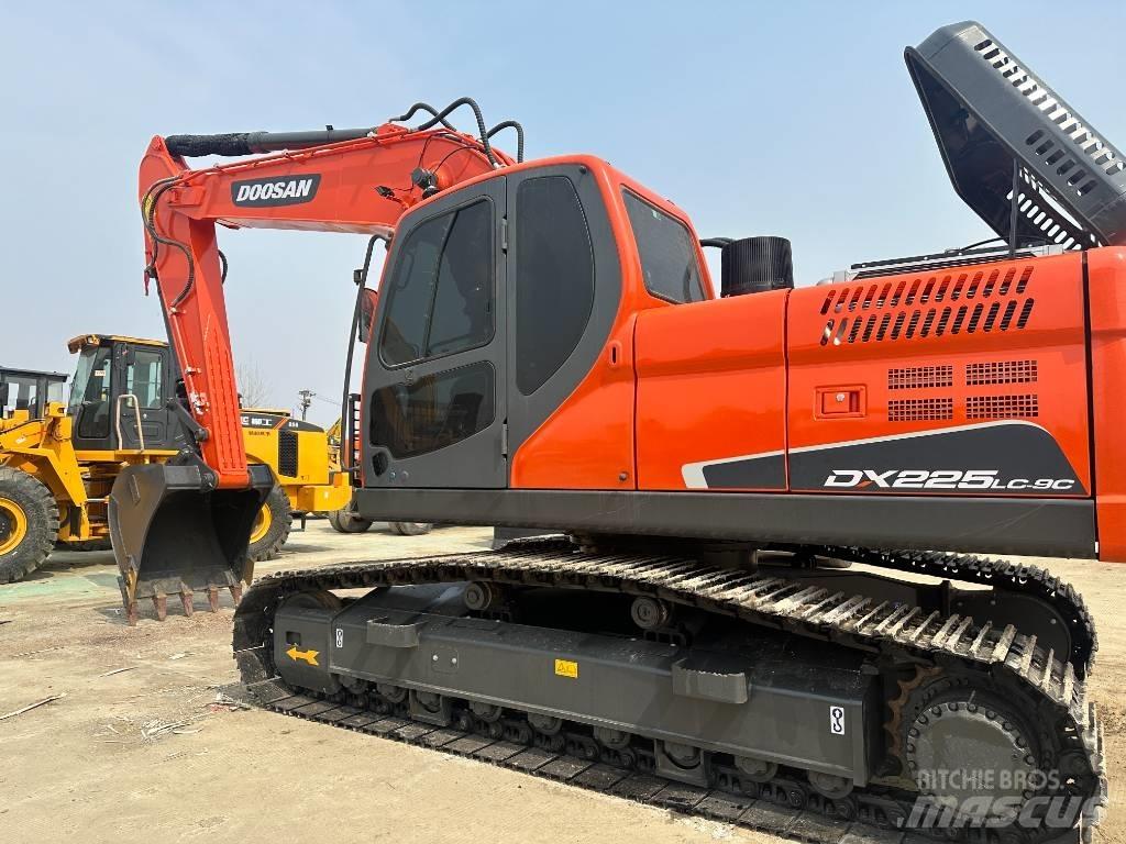 Doosan DX 225LC-9C 大型油圧ショベル12t以上（パワーショベル・ユンボ）