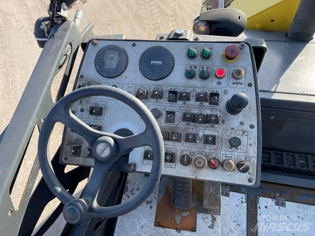 Bomag BF 300 P アスファルトフィニッシャ